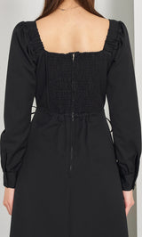 モデル：160cm（着用サイズ：FREE　着用カラー：BLK）