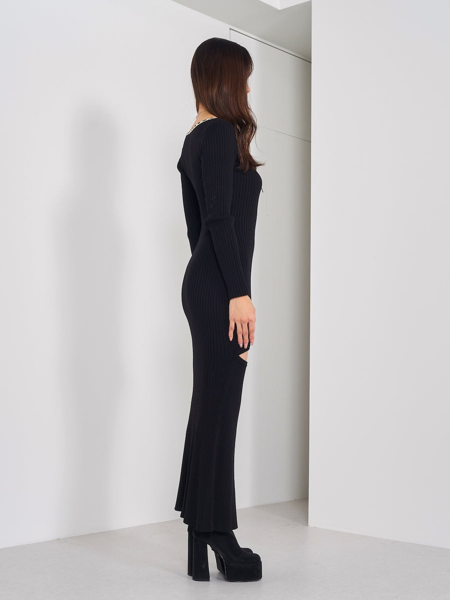 モデル：163cm（着用サイズ：FREE　着用カラー：BLK）