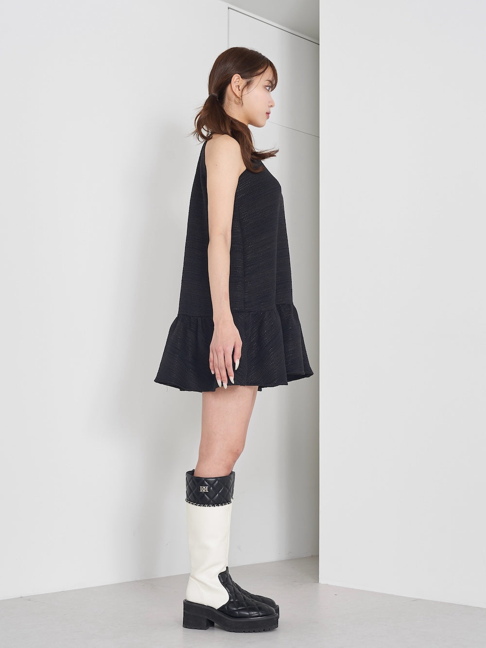 モデル：163cm（着用サイズ：FREE　着用カラー：BLK）