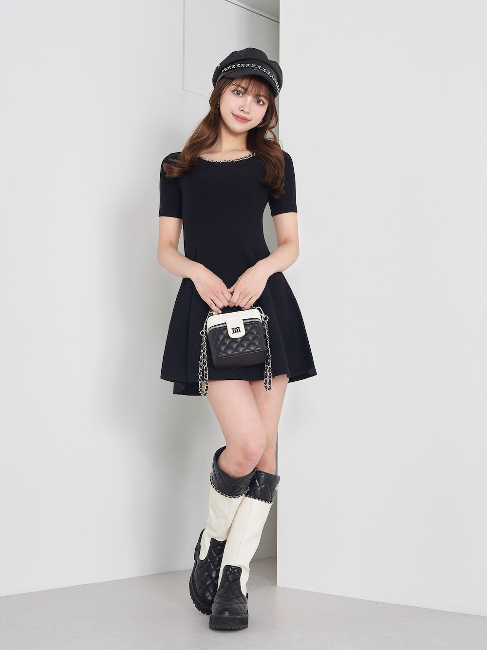 モデル：163cm（着用サイズ：FREE　着用カラー：BLK）
