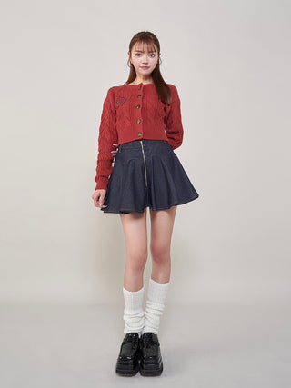 モデル：163cm（着用サイズ：FREE　着用カラー：RED）