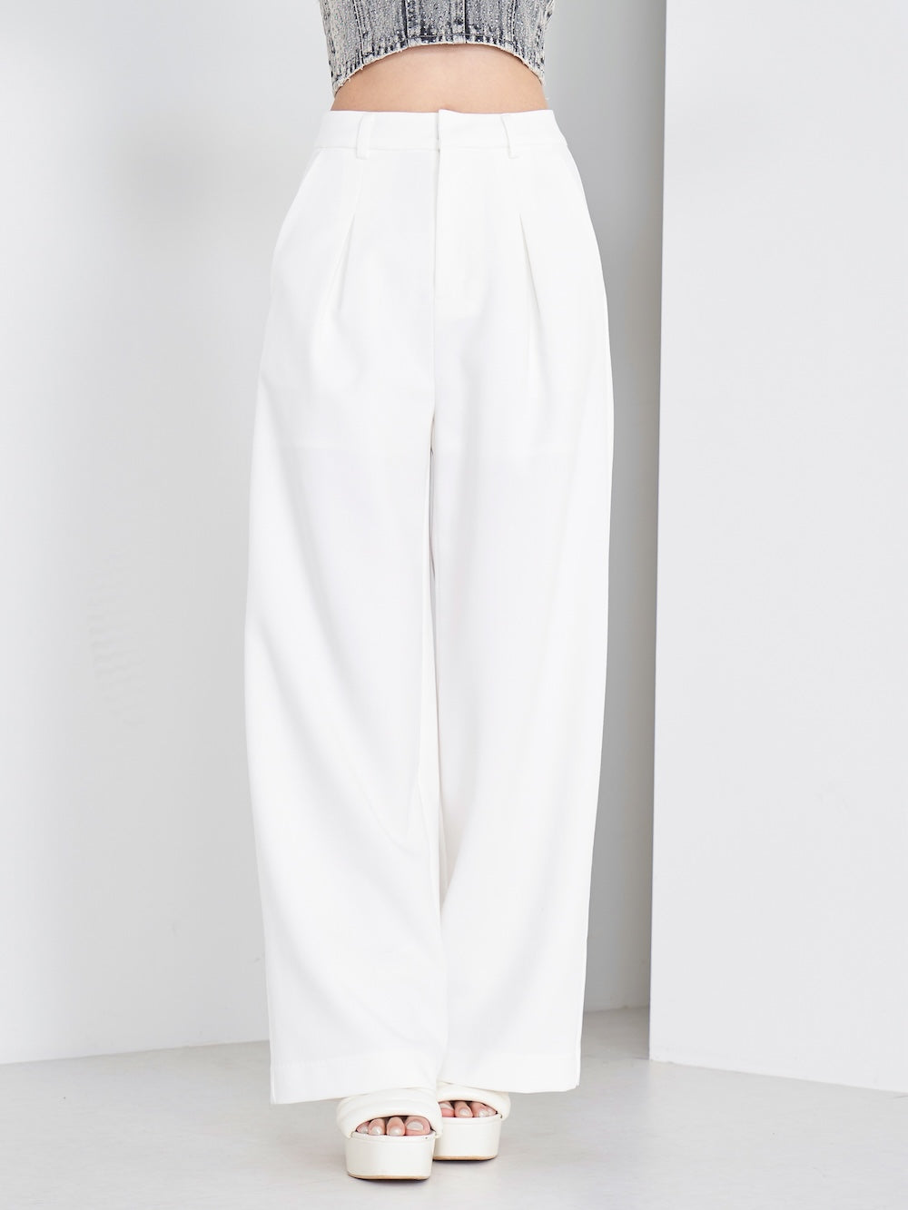 モデル：163cm（着用サイズ：FREE　着用カラー：WHT）