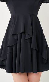 モデル：163cm（着用サイズ：FREE　着用カラー：BLK）