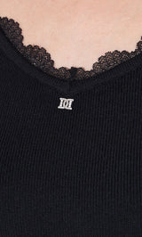 モデル：163cm（着用サイズ：FREE　着用カラー：BLK）