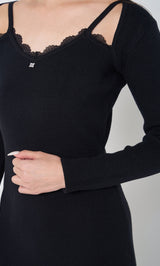 モデル：163cm（着用サイズ：FREE　着用カラー：BLK）