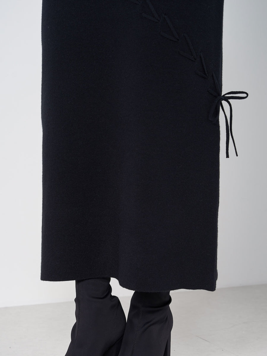 モデル：163cm（着用サイズ：FREE　着用カラー：BLK）