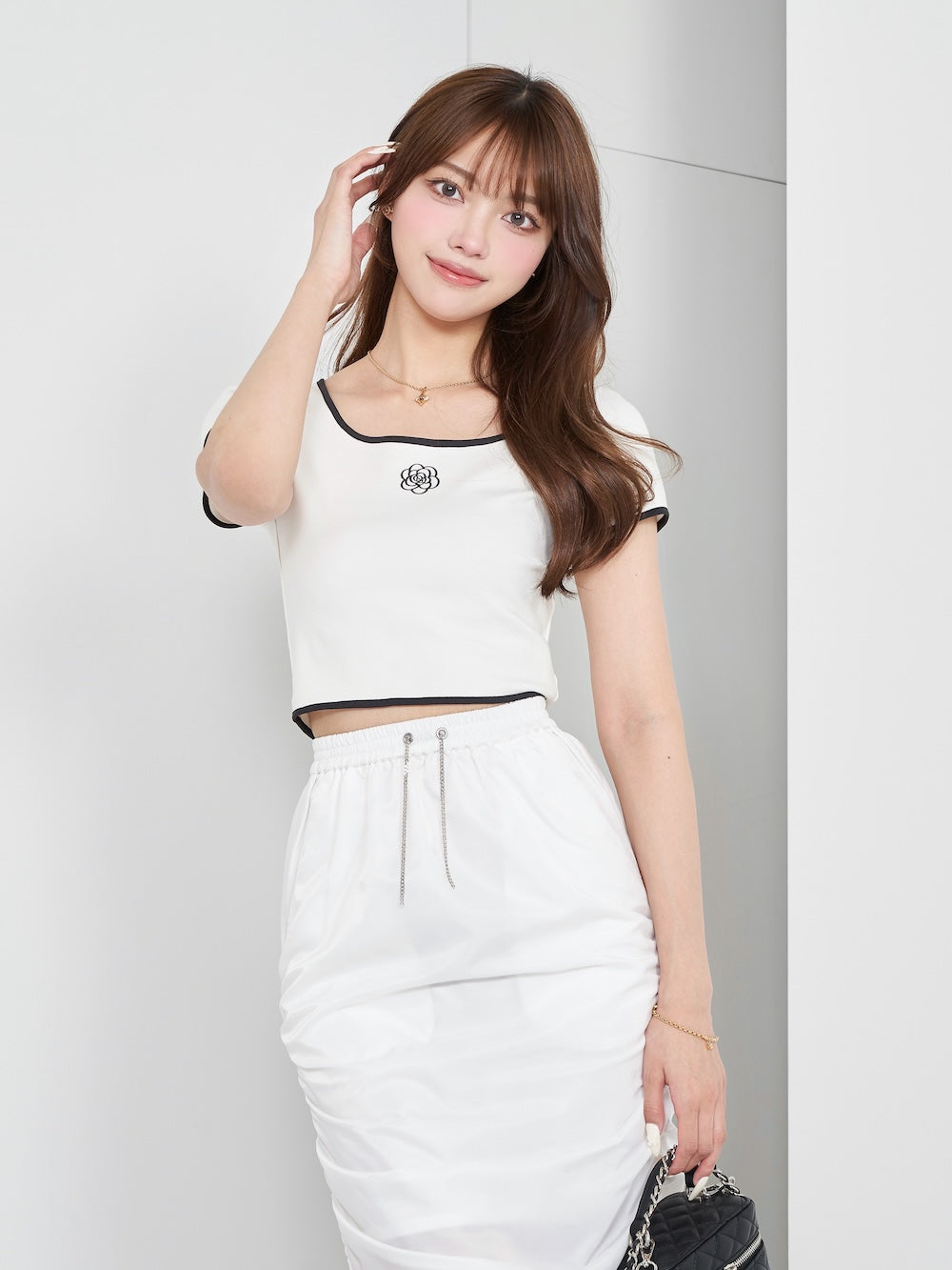 カメリアモチーフTシャツ - wht