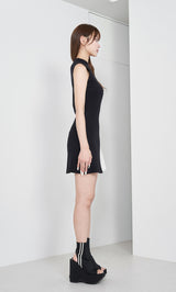 モデル：163cm（着用サイズ：FREE　着用カラー：BLK）