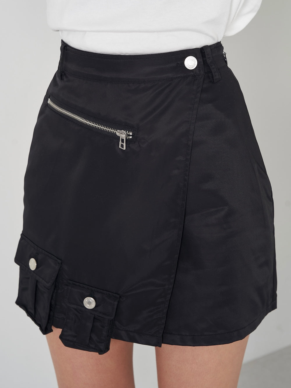 モデル：163cm（着用サイズ：FREE　着用カラー：BLK）