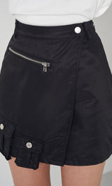 モデル：163cm（着用サイズ：FREE　着用カラー：BLK）