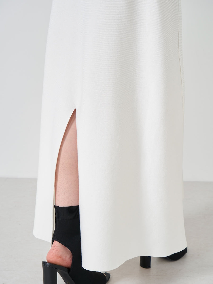 モデル：165cm（着用サイズ：FREE　着用カラー：IVO）