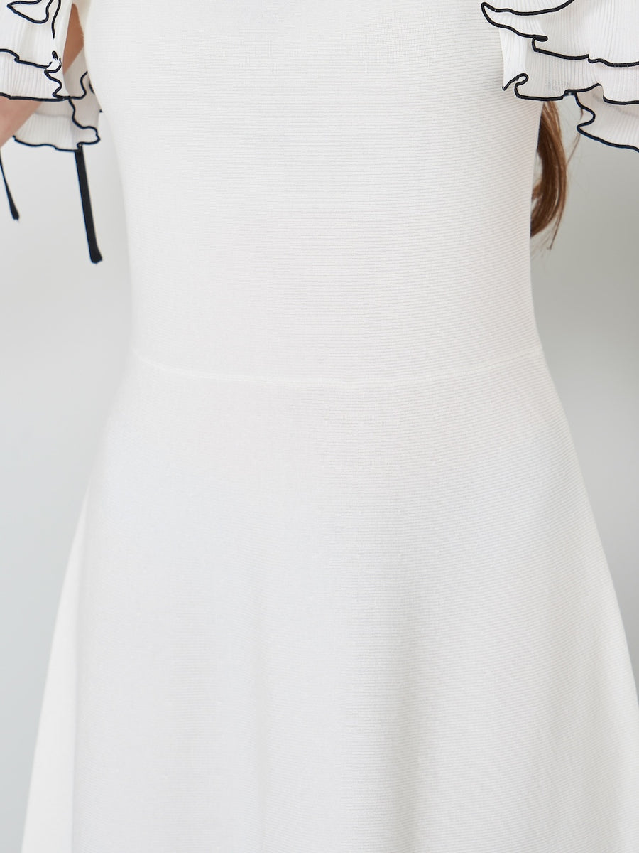 モデル：165cm（着用サイズ：FREE　着用カラー：IVO）