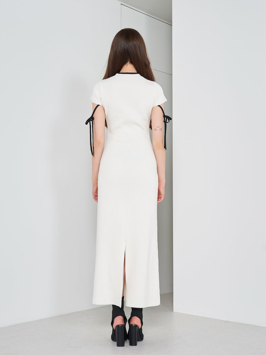 モデル：165cm（着用サイズ：FREE　着用カラー：IVO）