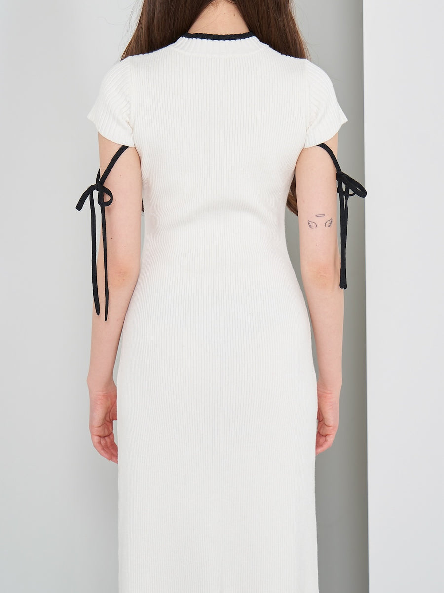 モデル：165cm（着用サイズ：FREE　着用カラー：IVO）