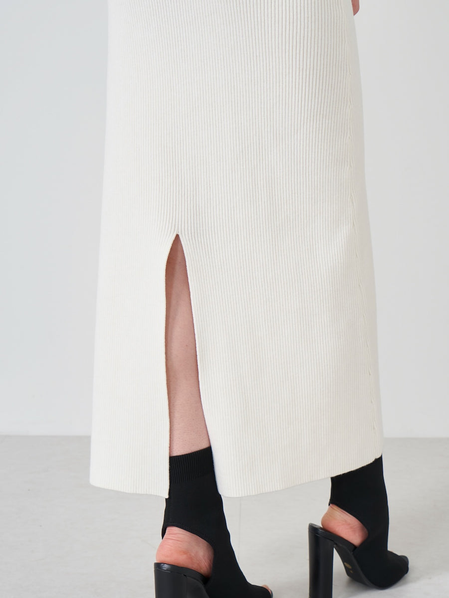 モデル：165cm（着用サイズ：FREE　着用カラー：IVO）