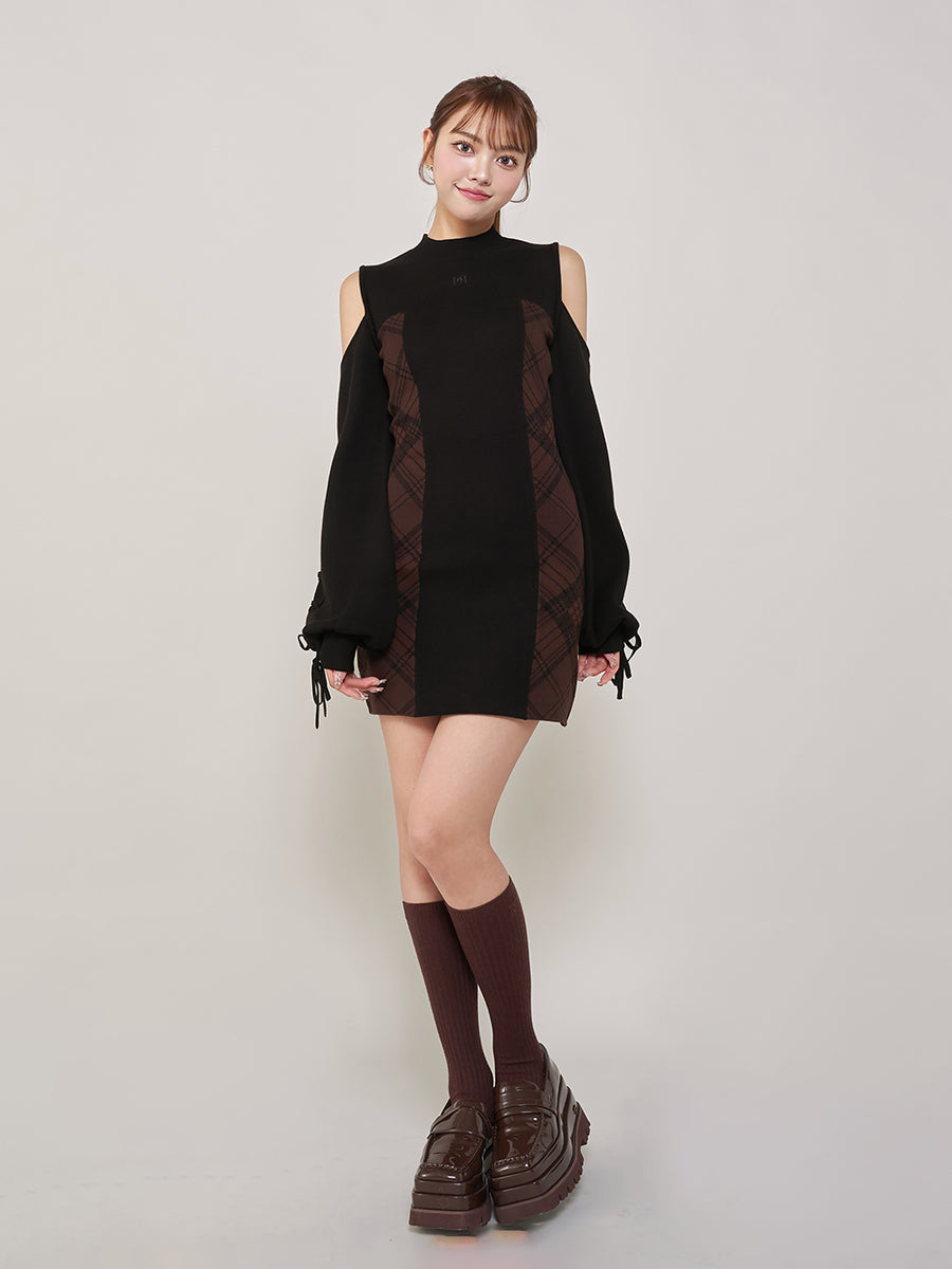 モデル：163cm（着用サイズ：FREE　着用カラー：BLK）