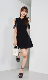 モデル：163cm（着用サイズ：FREE　着用カラー：BLK）