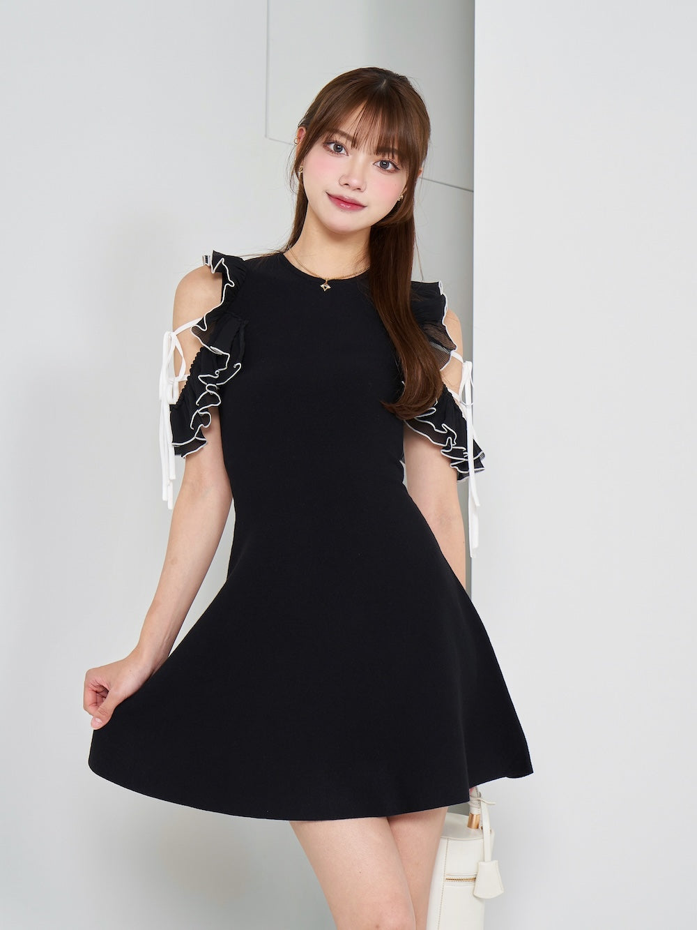 モデル：163cm（着用サイズ：FREE　着用カラー：BLK）