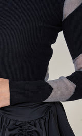 モデル：163cm（着用サイズ：FREE　着用カラー：BLK）