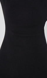 モデル：163cm（着用サイズ：FREE　着用カラー：BLK）