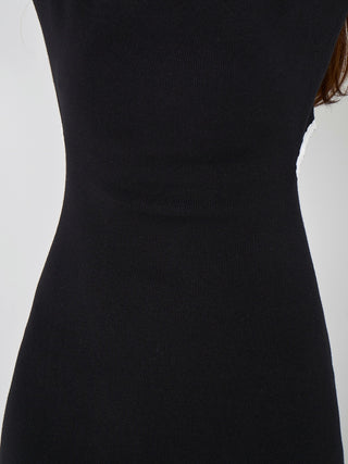 モデル：163cm（着用サイズ：FREE　着用カラー：BLK）