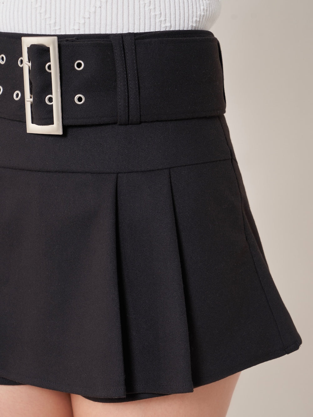 ハトメベルトプリーツミニスカート