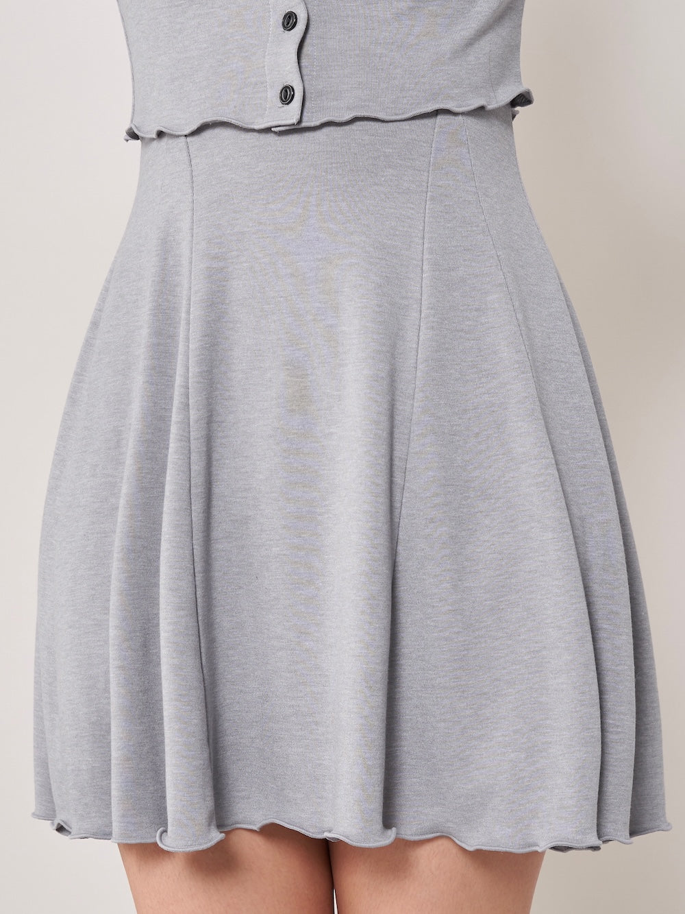 モデル：163cm（着用サイズ：FREE　着用カラー：GRY）