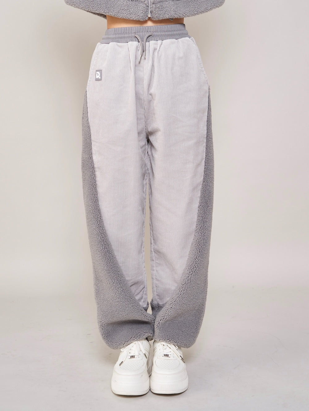 モデル：163cm（着用サイズ：FREE　着用カラー：GRY）