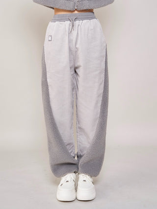 モデル：163cm（着用サイズ：FREE　着用カラー：GRY）