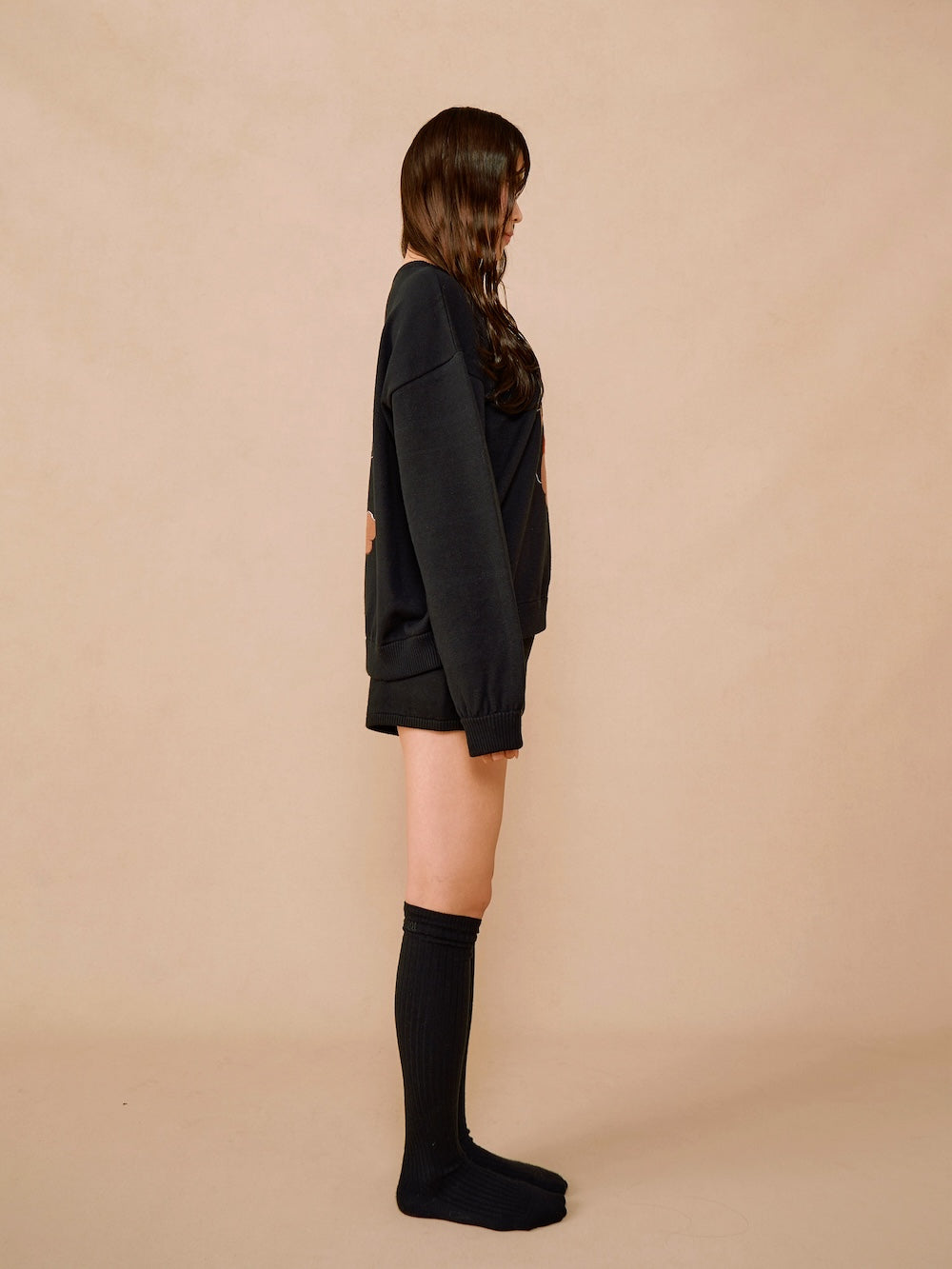 モデル：163cm（着用サイズ：FREE　着用カラー：BLK）