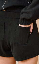 モデル：163cm（着用サイズ：FREE　着用カラー：BLK）
