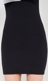 モデル：163cm（着用サイズ：FREE　着用カラー：BLK）