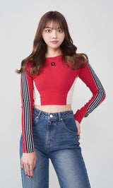 モデル：163cm（着用サイズ：FREE　着用カラー：RED）