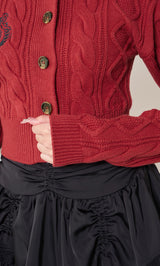 モデル：163cm（着用サイズ：FREE　着用カラー：RED）