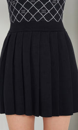 モデル：163cm（着用サイズ：FREE　着用カラー：BLK）