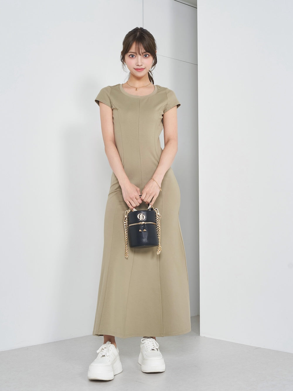 モデル：163cm（着用サイズ：FREE　着用カラー：KHA）