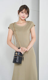 モデル：163cm（着用サイズ：FREE　着用カラー：KHA）