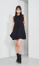 モデル：163cm（着用サイズ：FREE　着用カラー：BLK）