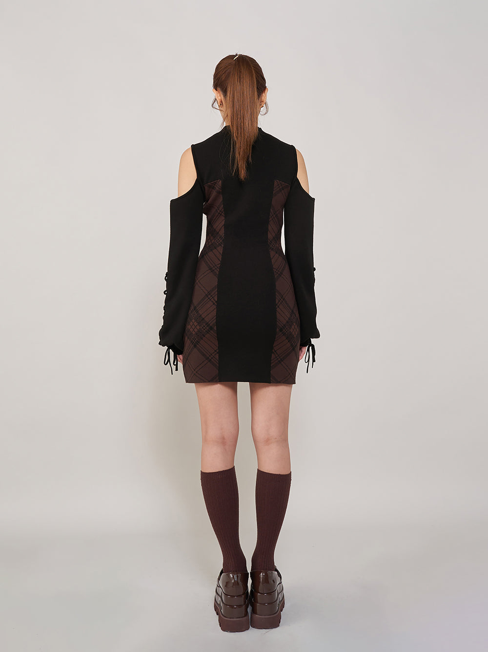 モデル：163cm（着用サイズ：FREE　着用カラー：BLK）