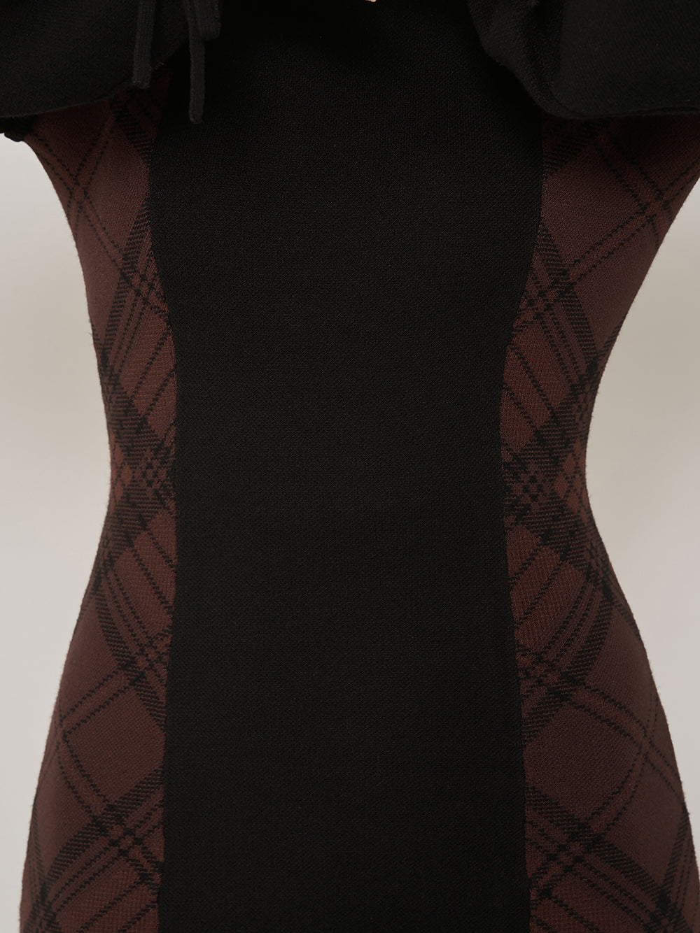 モデル：163cm（着用サイズ：FREE　着用カラー：BLK）