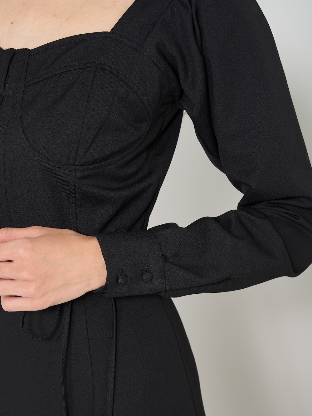 モデル：160cm（着用サイズ：FREE　着用カラー：BLK）