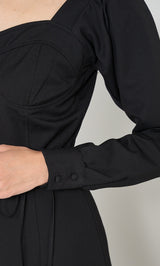 モデル：160cm（着用サイズ：FREE　着用カラー：BLK）