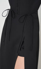 モデル：160cm（着用サイズ：FREE　着用カラー：BLK）