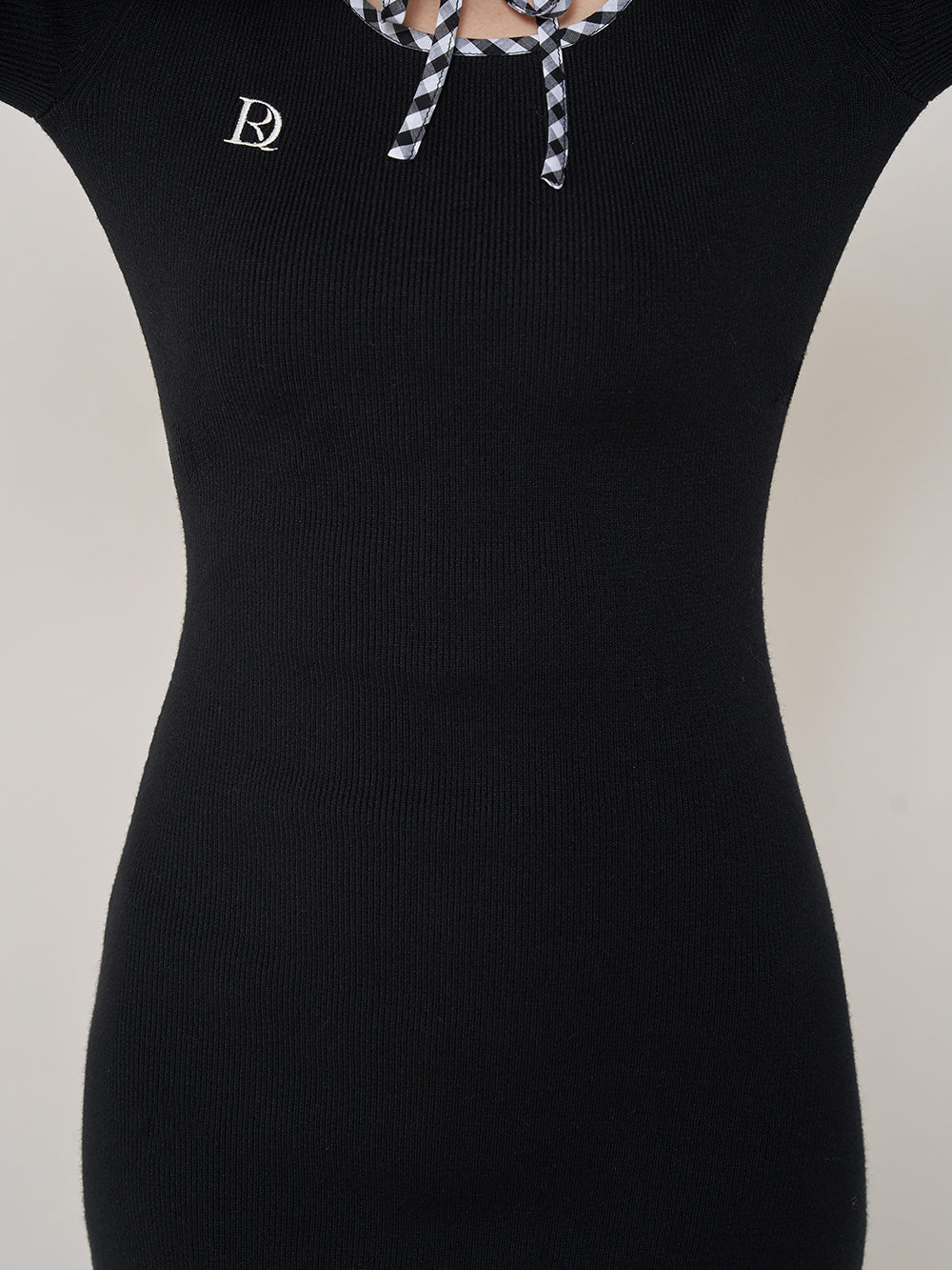 モデル：163cm（着用サイズ：FREE　着用カラー：BLK）