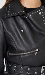 モデル：163cm（着用サイズ：FREE　着用カラー：BLK）