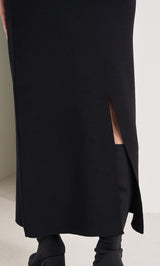 モデル：163cm（着用サイズ：FREE　着用カラー：BLK）