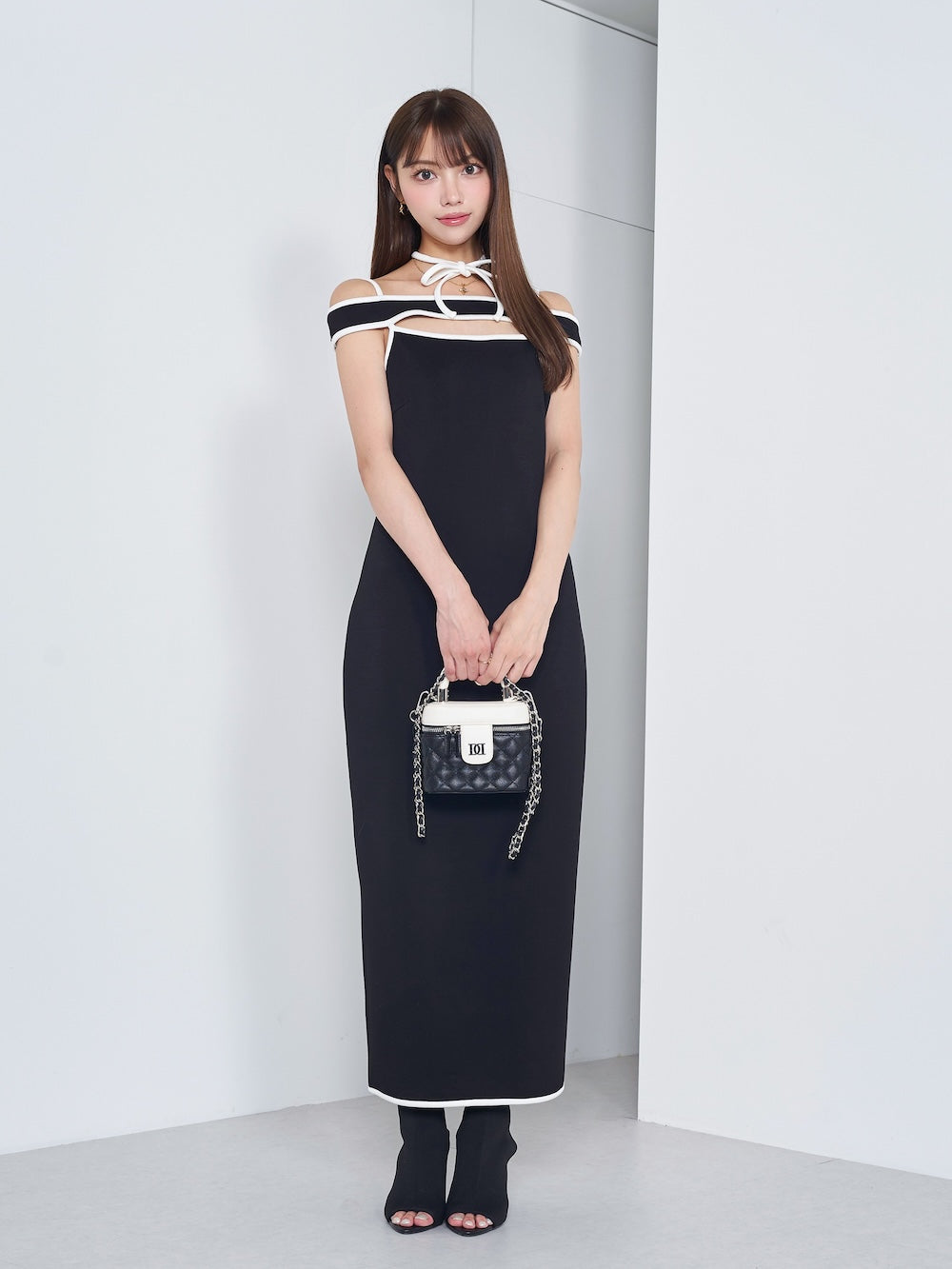 モデル：163cm（着用サイズ：FREE　着用カラー：BLK）