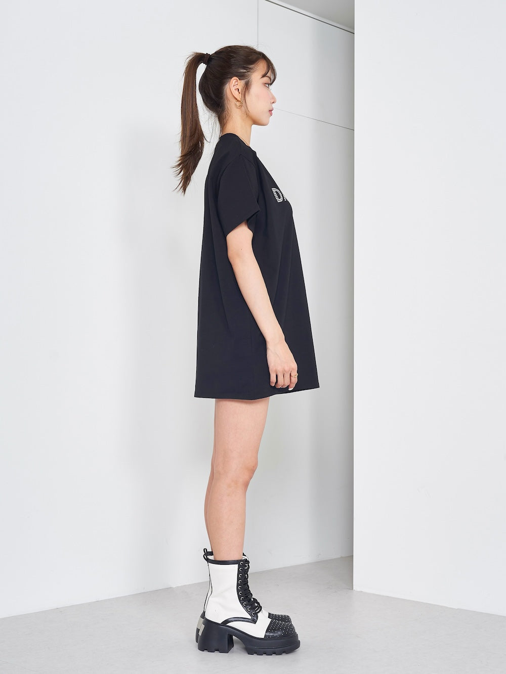 モデル：163cm（着用サイズ：FREE　着用カラー：BLK）
