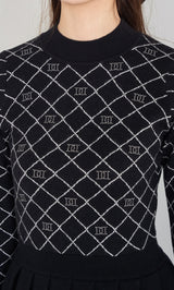 モデル：163cm（着用サイズ：FREE　着用カラー：BLK）