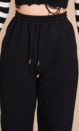 モデル：163cm（着用サイズ：FREE　着用カラー：BLK）